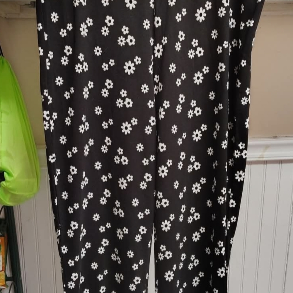 Hollister Black Wide-Leg Pants with White Daisy Print